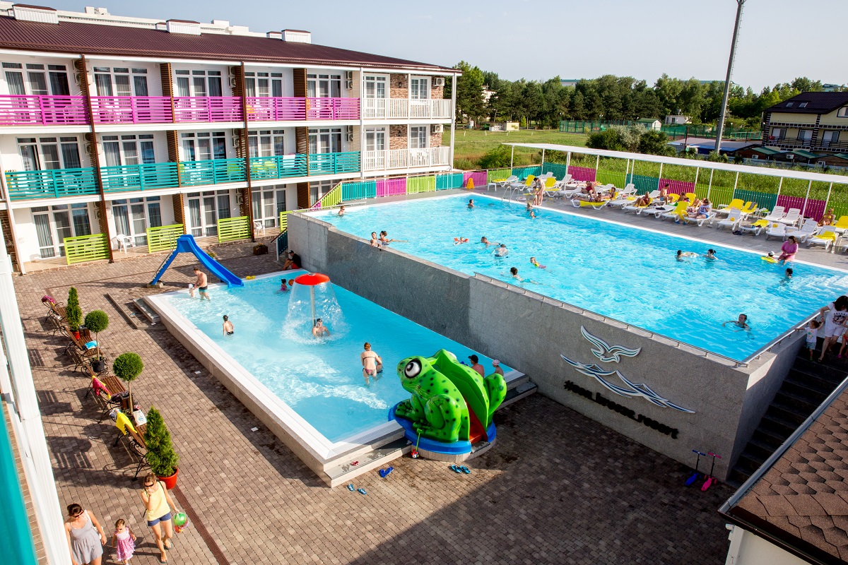 отель с бассейном в Анапе